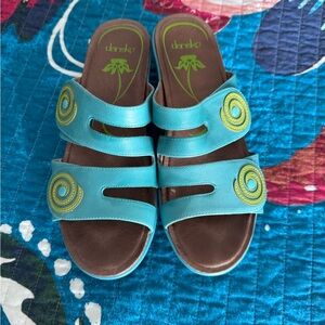 Dansko sandals with adjustable straps. Great colors